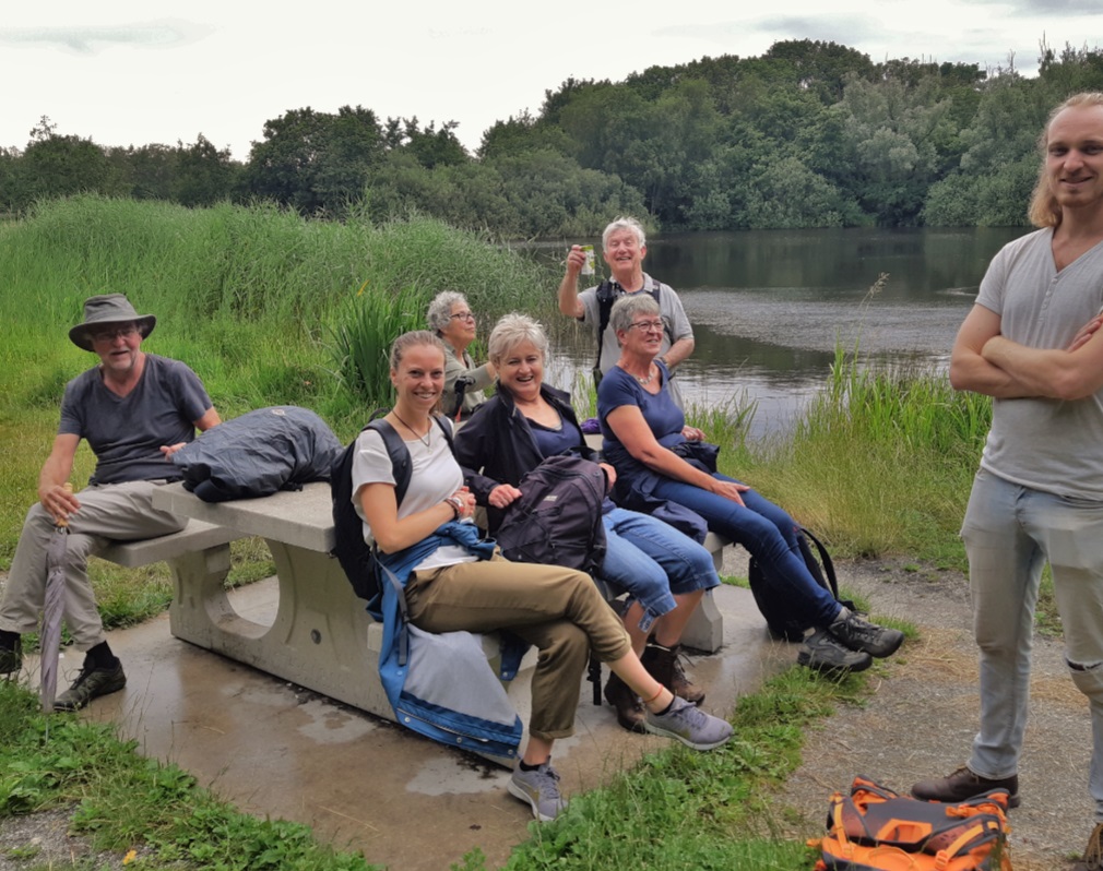 Wandelen langs de rivier de Zwadde